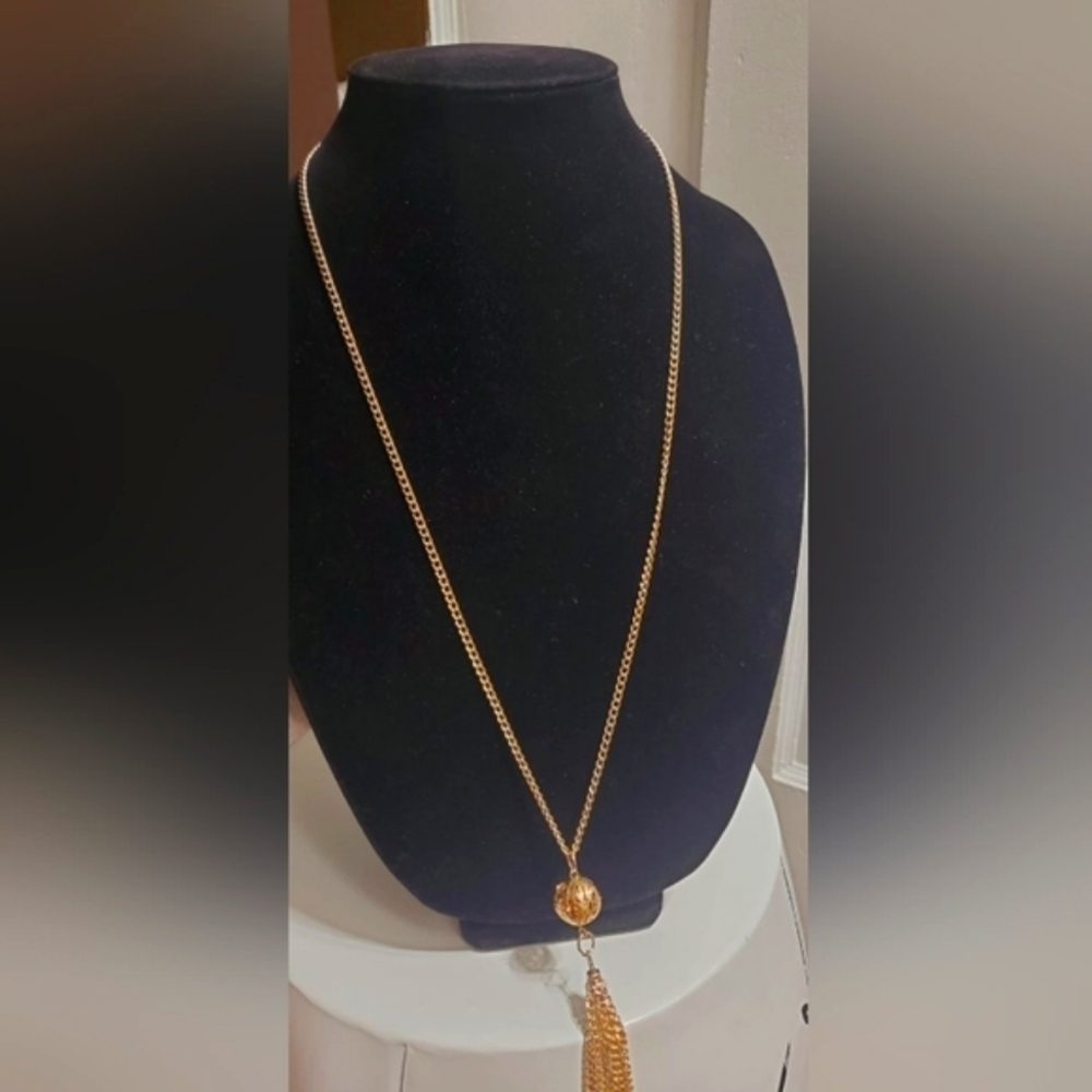 Long Chain Pearl Tassel Pendant. 🌴